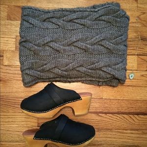 Chunky Knit Gray Circle Scarf